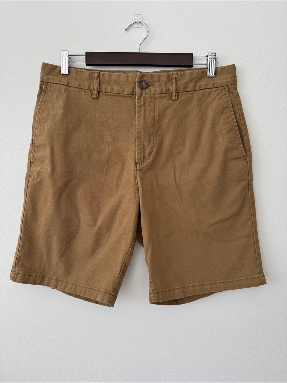 Old Navy Slim Khaki Shorts Men’s Size 32